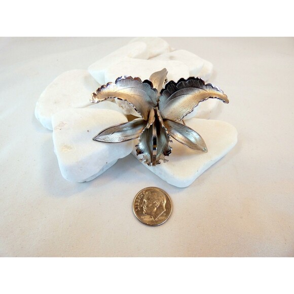 Giovanni  Orchid Brooch Victorian Style Vintage 1930s-1940s Silver Cattleya - Picture 4 of 6